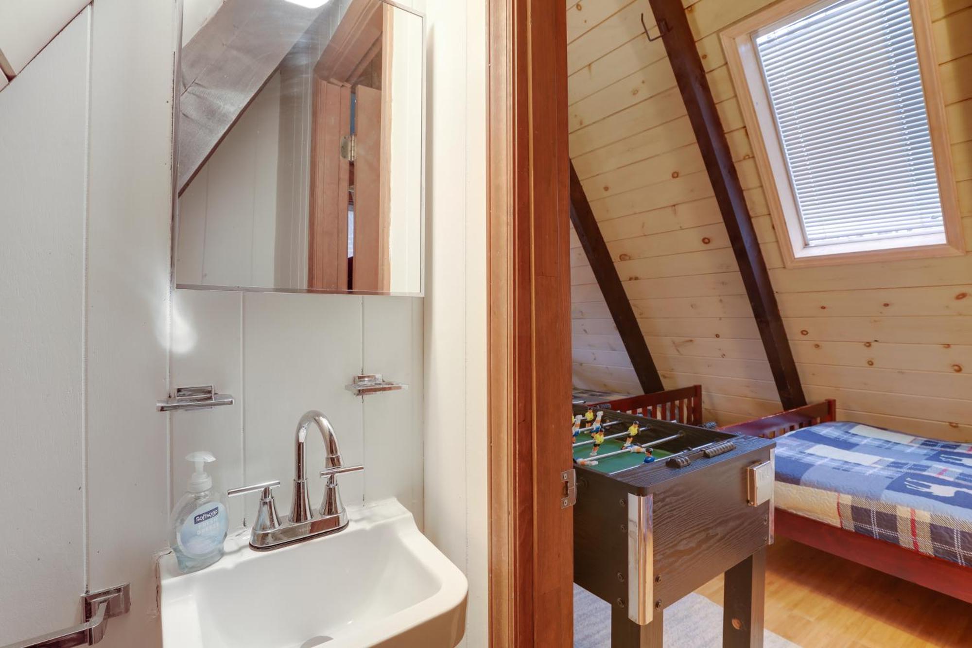 A-Frame Cabin With Hot Tub 1 Mi To Beech Mountain! 外观 照片