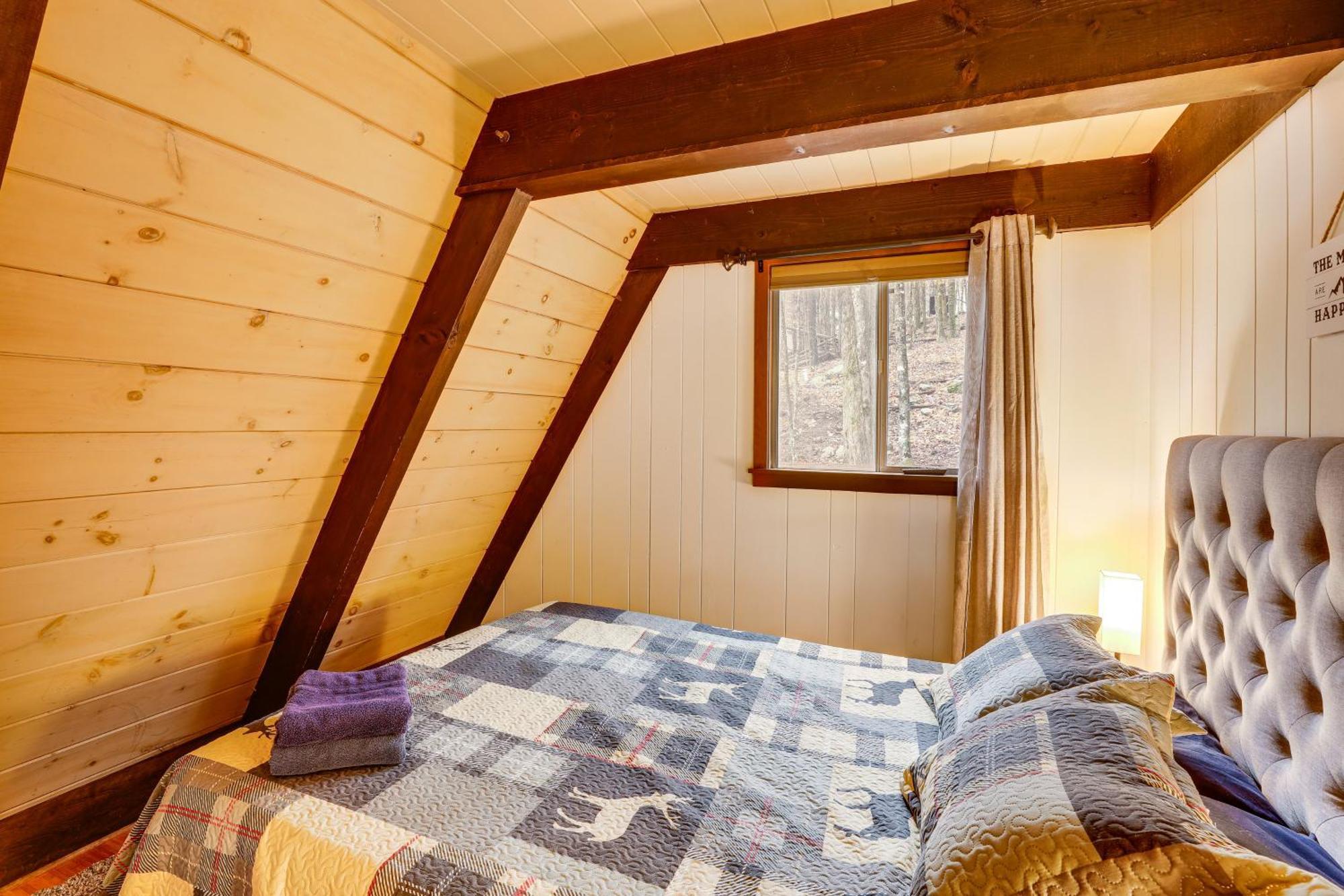 A-Frame Cabin With Hot Tub 1 Mi To Beech Mountain! 外观 照片